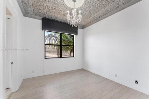 House in Wellington, Florida 5 bedrooms, 386.75 sq.m. № 2088420 - photo 25