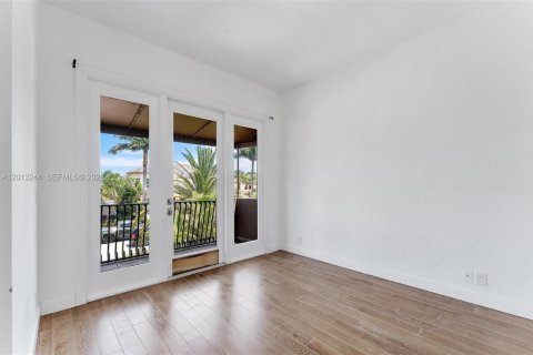 House in Wellington, Florida 5 bedrooms, 386.75 sq.m. № 2088420 - photo 19