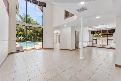 House in Wellington, Florida 5 bedrooms, 386.75 sq.m. № 2088420 - photo 3