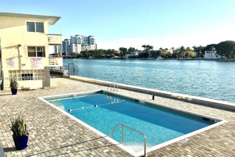 Condominio en venta en Miami Beach, Florida № 1980038 - foto 3