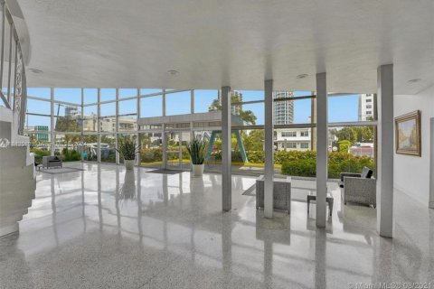 Condominio en venta en Miami Beach, Florida № 1980038 - foto 1