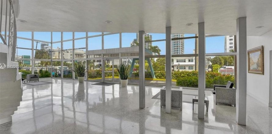 Estudio en el Condominio en Miami Beach, Florida  № 1980038