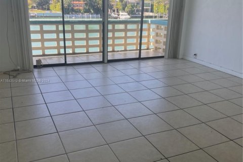 Condominio en venta en Miami Beach, Florida № 1980038 - foto 4