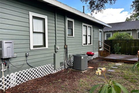 House in Tampa, Florida 2 bedrooms, 84.17 sq.m. № 2221619 - photo 15