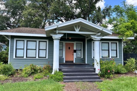 House in Tampa, Florida 2 bedrooms, 84.17 sq.m. № 2221619