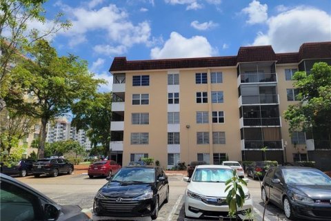 Condo in Lauderhill, Florida, 2 bedrooms № 2243596 - photo 11