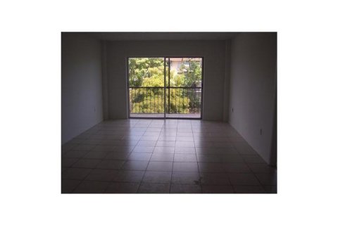 Condo in Lauderhill, Florida, 2 bedrooms № 2243596 - photo 5