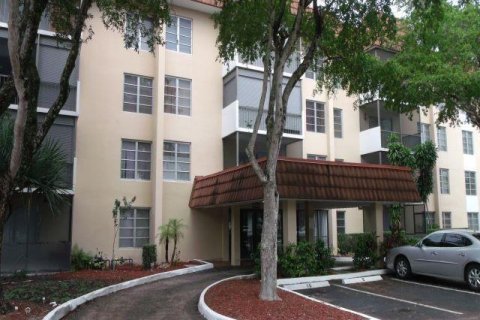Condo in Lauderhill, Florida, 2 bedrooms № 2243596 - photo 16
