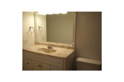 Condo in Lauderhill, Florida, 2 bedrooms № 2243596 - photo 6
