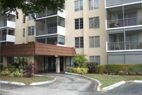 Condo in Lauderhill, Florida, 2 bedrooms № 2243596 - photo 13
