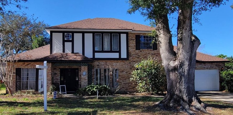 House in Orlando, Florida 5 bedrooms, 274.8 sq.m. № 1514232