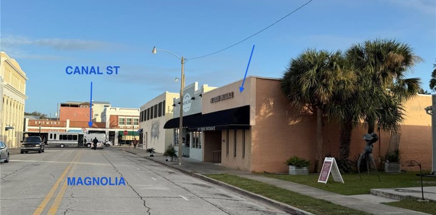 Commercial property in New Smyrna Beach, Florida 246.93 sq.m. № 1431880