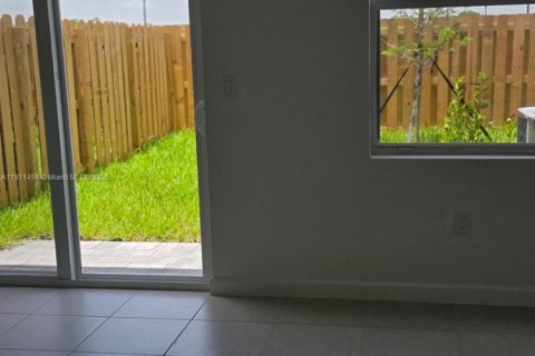 Снять в аренду таунхаус в Хомстед, Флорида 3 спальни, № 1967314 - фото 3