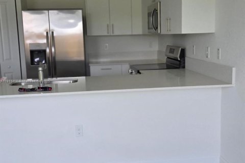 Снять в аренду таунхаус в Хомстед, Флорида 3 спальни, № 1967314 - фото 4