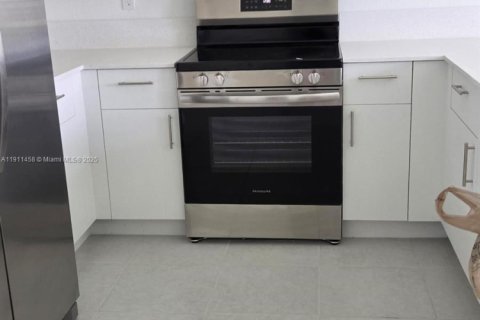 Снять в аренду таунхаус в Хомстед, Флорида 3 спальни, № 1967314 - фото 7