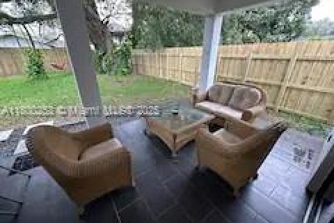 Villa ou maison à vendre à Hallandale Beach, Floride: 4 chambres, 157.93 m2 № 1958032 - photo 8