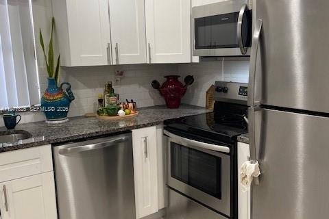 Condominio en Lauderhill, Florida, 2 dormitorios № 2032899