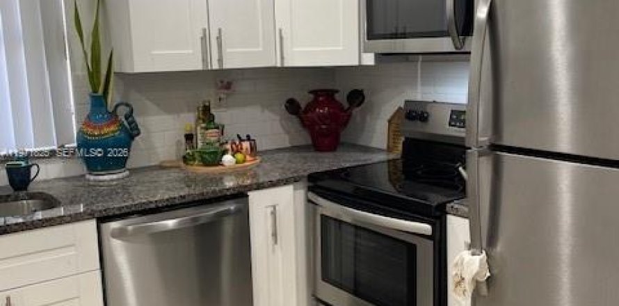 Condominio en Lauderhill, Florida, 2 dormitorios  № 2032899