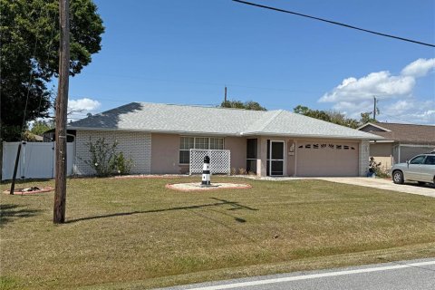 Villa ou maison à vendre à Port Charlotte, Floride: 3 chambres, 155.05 m2 № 1577376 - photo 2