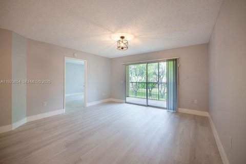 Copropriété à louer à Pembroke Pines, Floride: 2 chambres, 112.13 m2 № 1982151 - photo 3