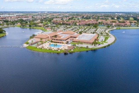 Copropriété à louer à Pembroke Pines, Floride: 2 chambres, 112.13 m2 № 1982151 - photo 15