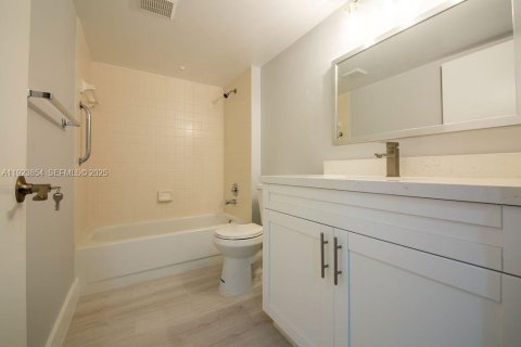 Copropriété à louer à Pembroke Pines, Floride: 2 chambres, 112.13 m2 № 1982151 - photo 13