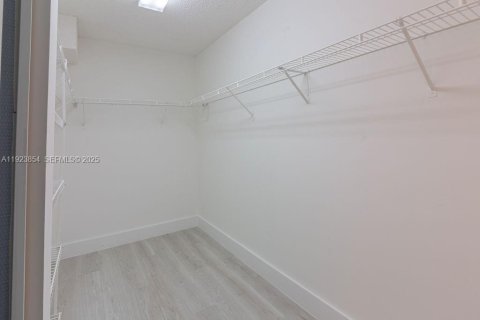 Copropriété à louer à Pembroke Pines, Floride: 2 chambres, 112.13 m2 № 1982151 - photo 10