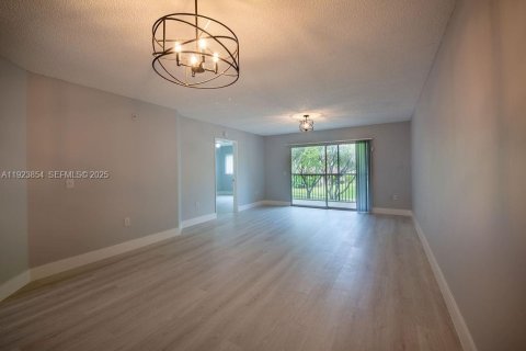 Copropriété à louer à Pembroke Pines, Floride: 2 chambres, 112.13 m2 № 1982151 - photo 6