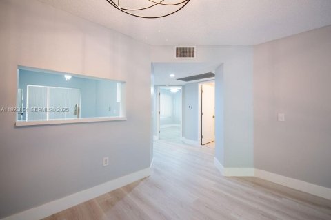 Copropriété à louer à Pembroke Pines, Floride: 2 chambres, 112.13 m2 № 1982151 - photo 7