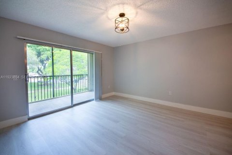 Copropriété à louer à Pembroke Pines, Floride: 2 chambres, 112.13 m2 № 1982151 - photo 4