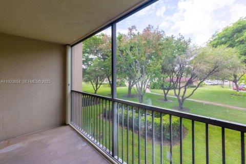 Copropriété à louer à Pembroke Pines, Floride: 2 chambres, 112.13 m2 № 1982151 - photo 14