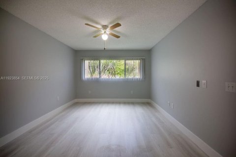 Copropriété à louer à Pembroke Pines, Floride: 2 chambres, 112.13 m2 № 1982151 - photo 9