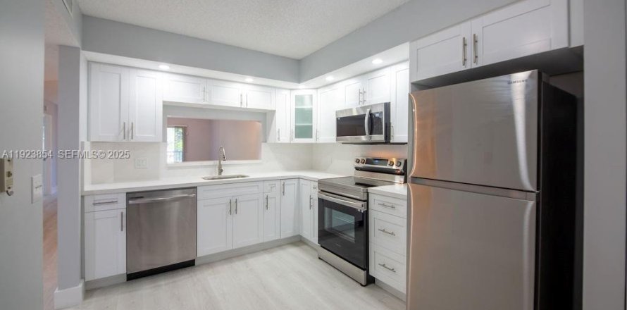 Condo à Pembroke Pines, Floride, 2 chambres № 1982151