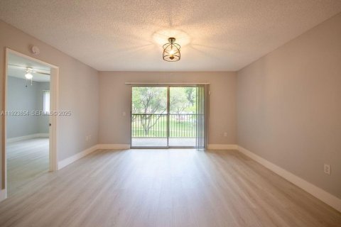 Copropriété à louer à Pembroke Pines, Floride: 2 chambres, 112.13 m2 № 1982151 - photo 5