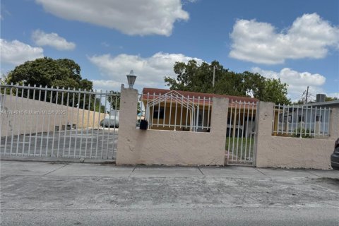 Villa ou maison à vendre à Miami, Floride: 3 chambres, 139.73 m2 № 1701036 - photo 1