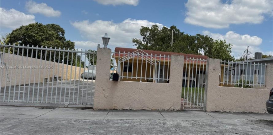 Villa ou maison à Miami, Floride 3 chambres, 139.73 m2 № 1701036
