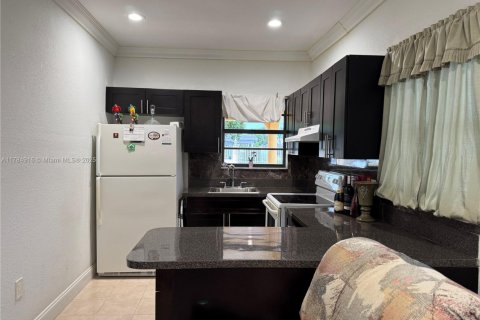 Villa ou maison à vendre à Miami, Floride: 3 chambres, 139.73 m2 № 1701036 - photo 12
