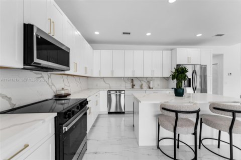 Снять в аренду виллу или дом в Майами, Флорида 4 спальни, 228.82м2, № 2000439 - фото 10