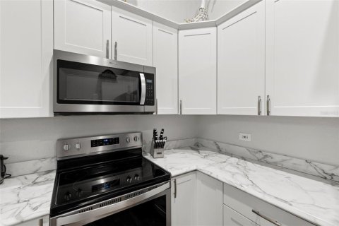 Townhouse in Pinellas Park, Florida 2 bedrooms, 110.55 sq.m. № 1677767 - photo 12