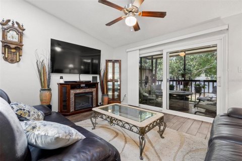 Townhouse in Pinellas Park, Florida 2 bedrooms, 110.55 sq.m. № 1677767 - photo 9