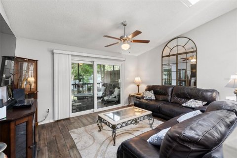 Townhouse in Pinellas Park, Florida 2 bedrooms, 110.55 sq.m. № 1677767 - photo 7