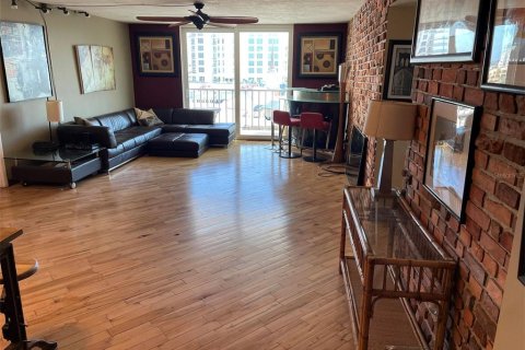 Condo in Sarasota, Florida, 3 bedrooms  № 2130619 - photo 17