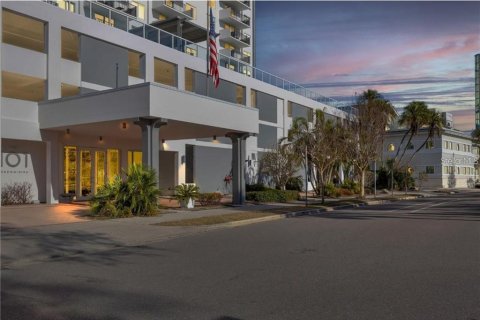 Condo in Sarasota, Florida, 3 bedrooms  № 2130619 - photo 2