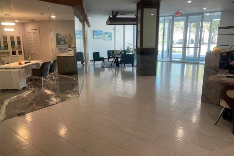 Condo in Sarasota, Florida, 3 bedrooms  № 2130619 - photo 5