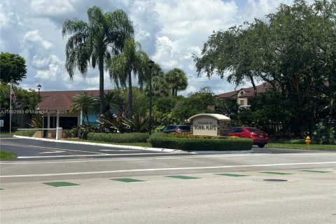 Снять в аренду кондоминиум в Дорал, Флорида 3 спальни, 98.48м2, № 1949250 - фото 1