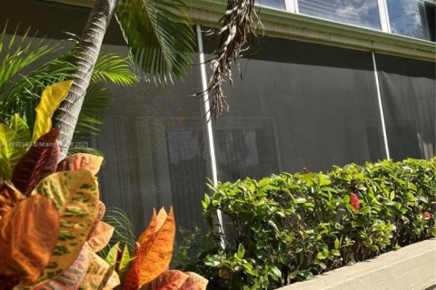 Снять в аренду кондоминиум в Дорал, Флорида 3 спальни, 98.48м2, № 1949250 - фото 3