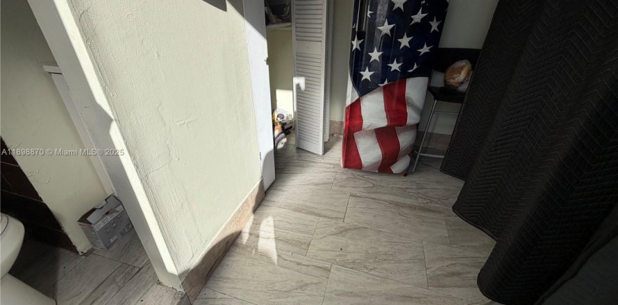Propiedad comercial en Fort Lauderdale, Florida 1 dormitorio, 113.99 m2 № 1950998
