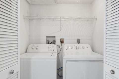 Condo in Port Orange, Florida, 2 bedrooms № 2097494 - photo 19
