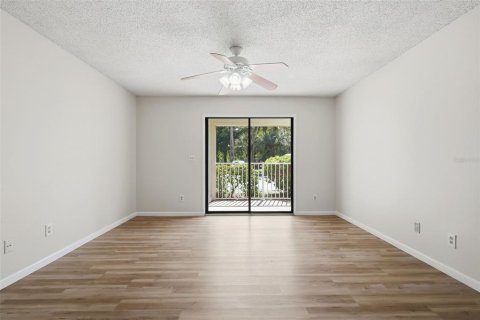 Condo in Port Orange, Florida, 2 bedrooms № 2097494 - photo 13