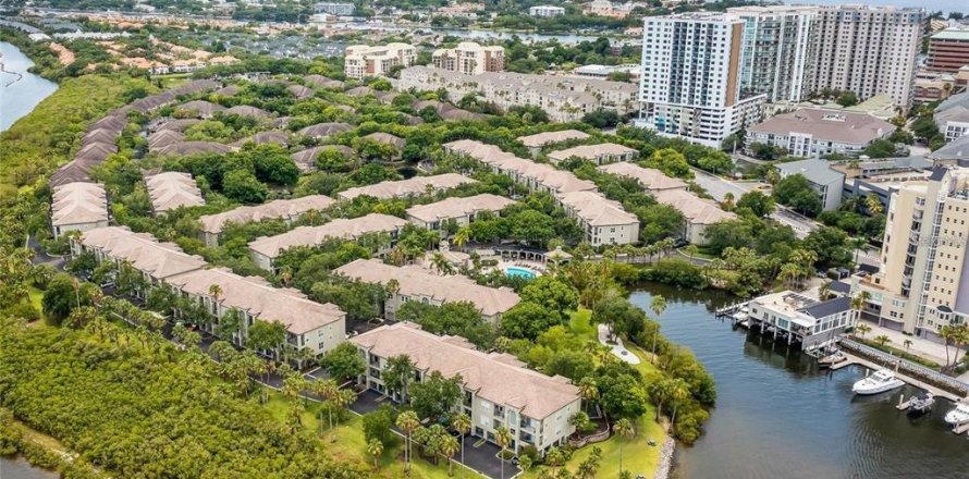Condominio en Tampa, Florida, 1 dormitorio  № 1807318